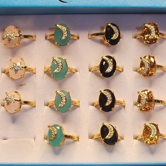 Fashion rings for women in multicolor and adjustable size. - Picture 1 of 7